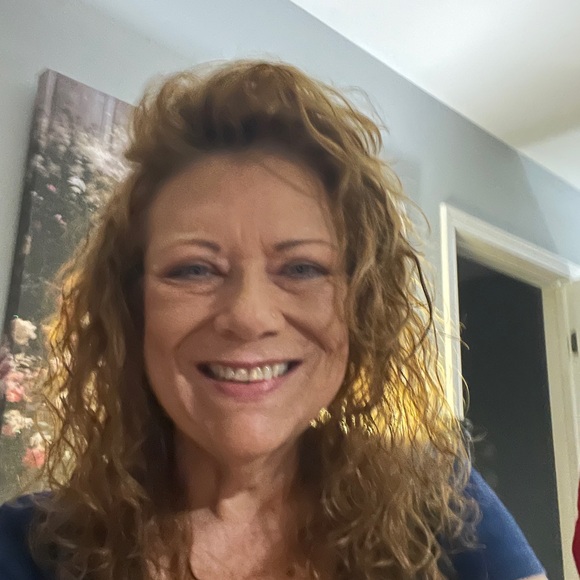 Meet your Posher, Jeanette - Picture 2 of 3